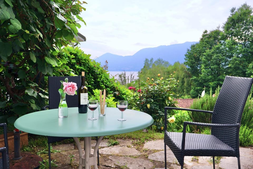 Balcony/Terrace, Lake view, Mountain view