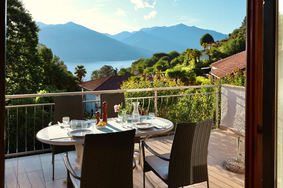 Balcony/Terrace, Lake view, Mountain view