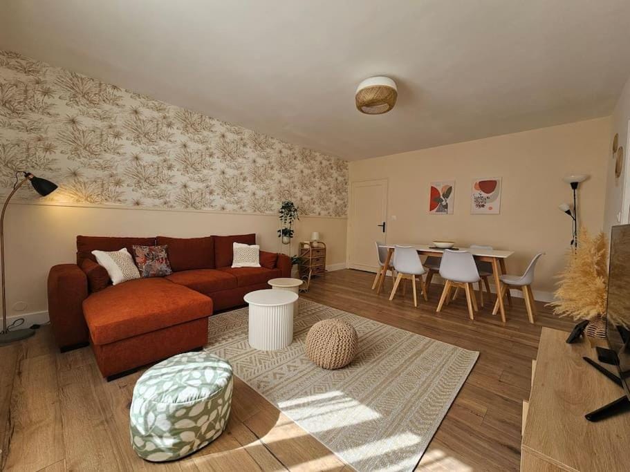 Living room, Dining area