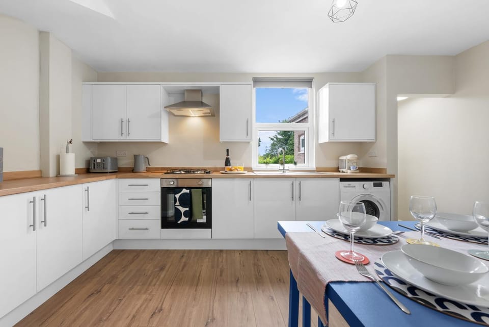 Kitchen or kitchenette, kitchen