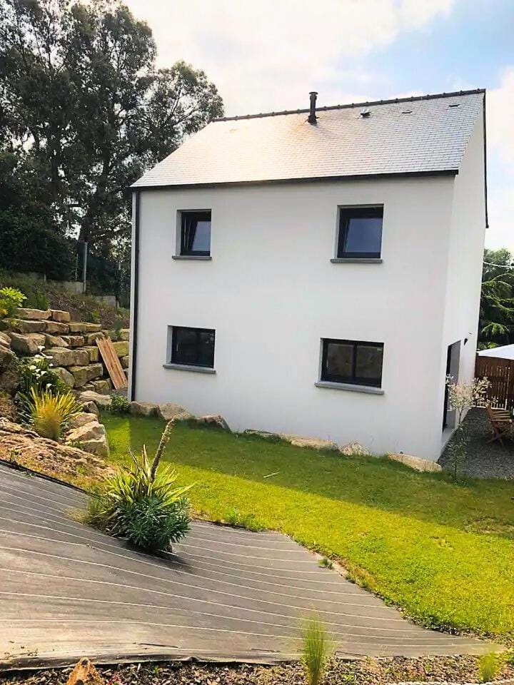 Property building, Day, Garden, Garden view
