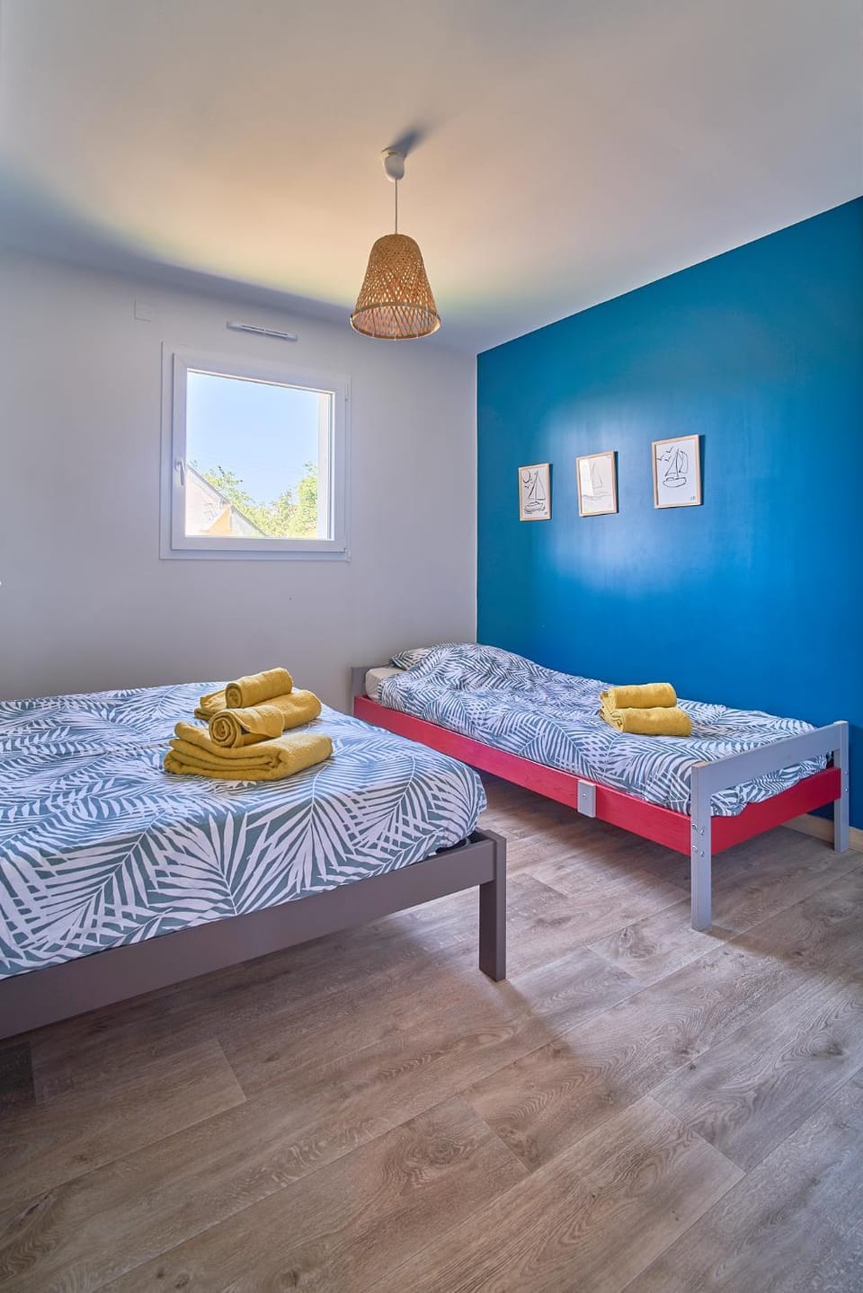 Bed, Photo of the whole room, Bedroom