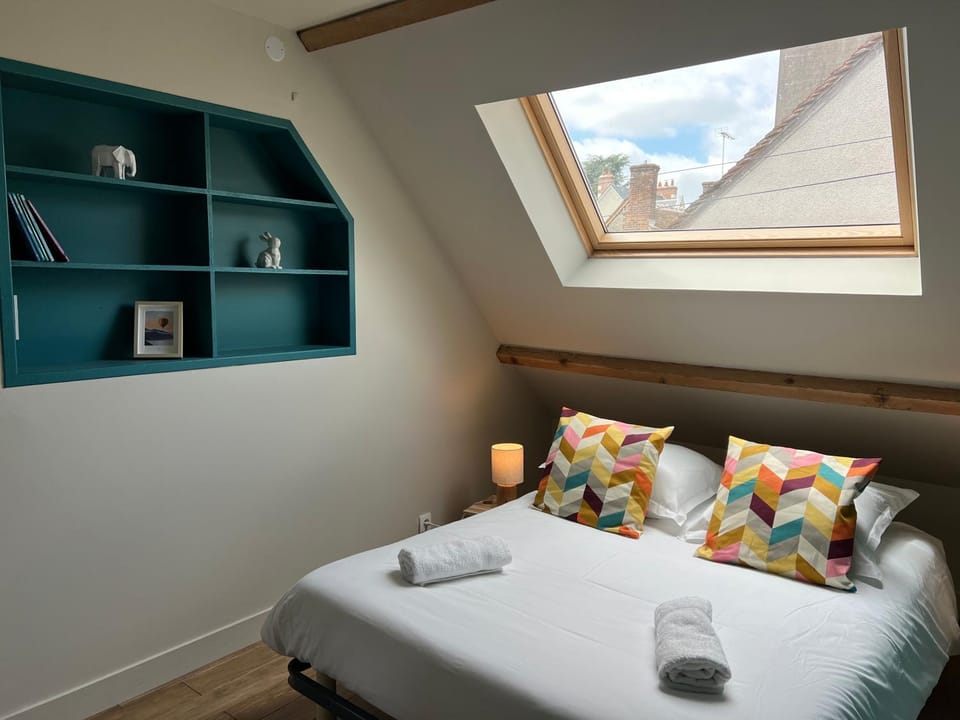 Bed, Photo of the whole room, Bedroom