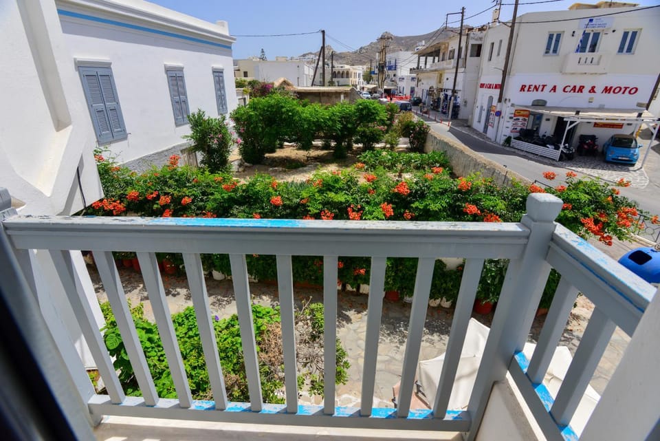 Balcony/Terrace, Street view