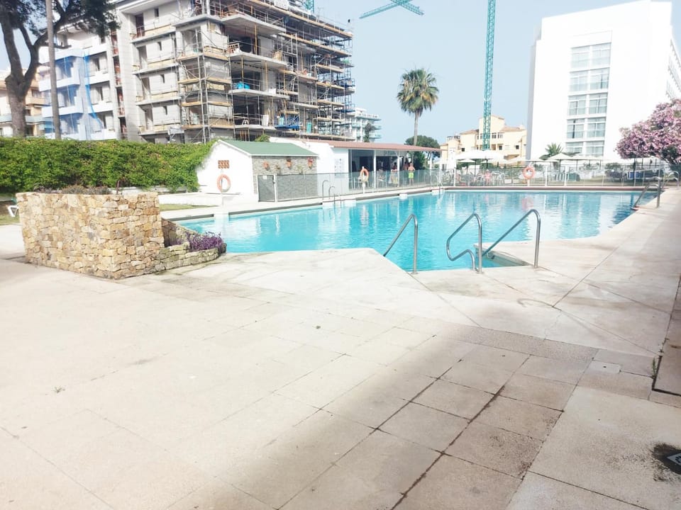 Restaurant/places to eat, Swimming pool