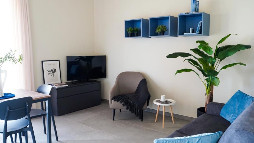 Communal lounge/ TV room, TV and multimedia, Living room, Seating area