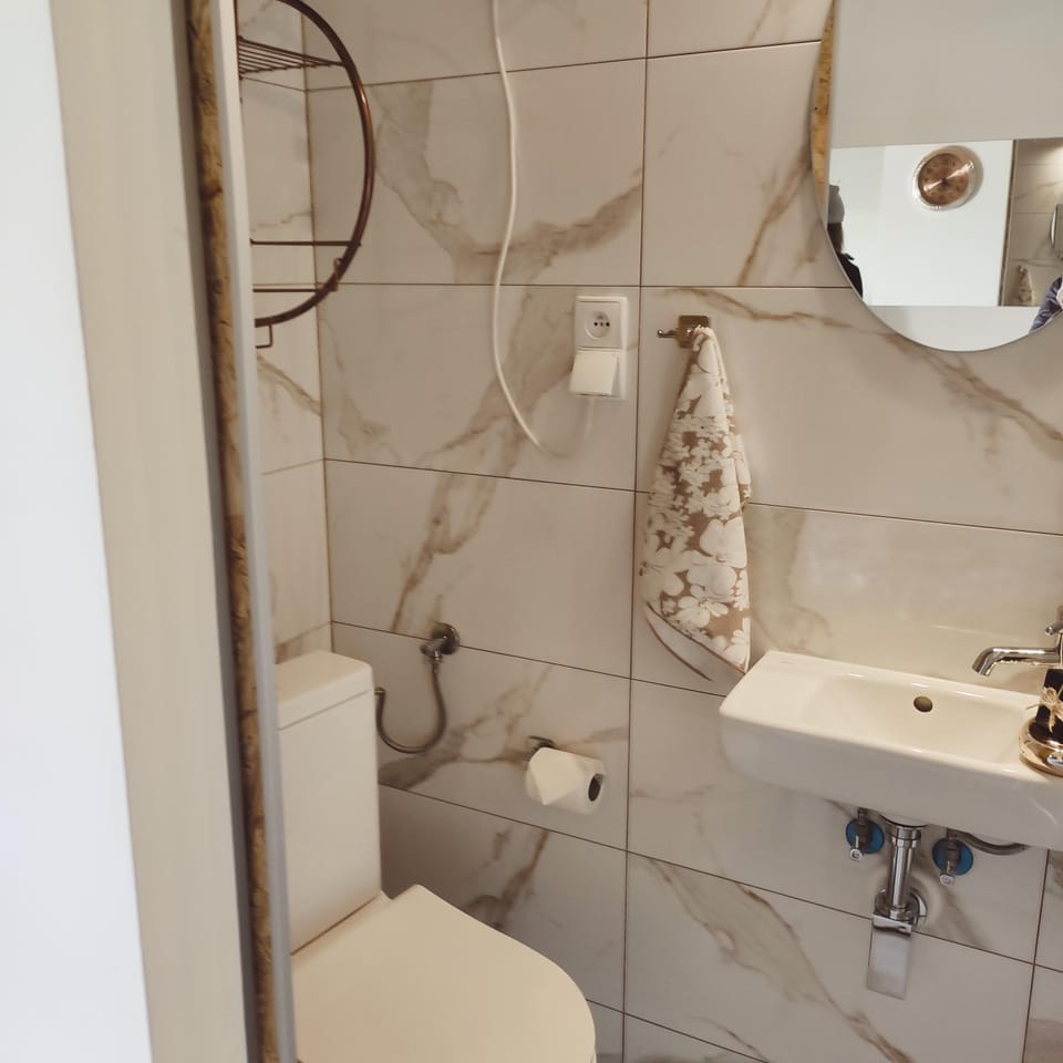 Toilet, Bathroom