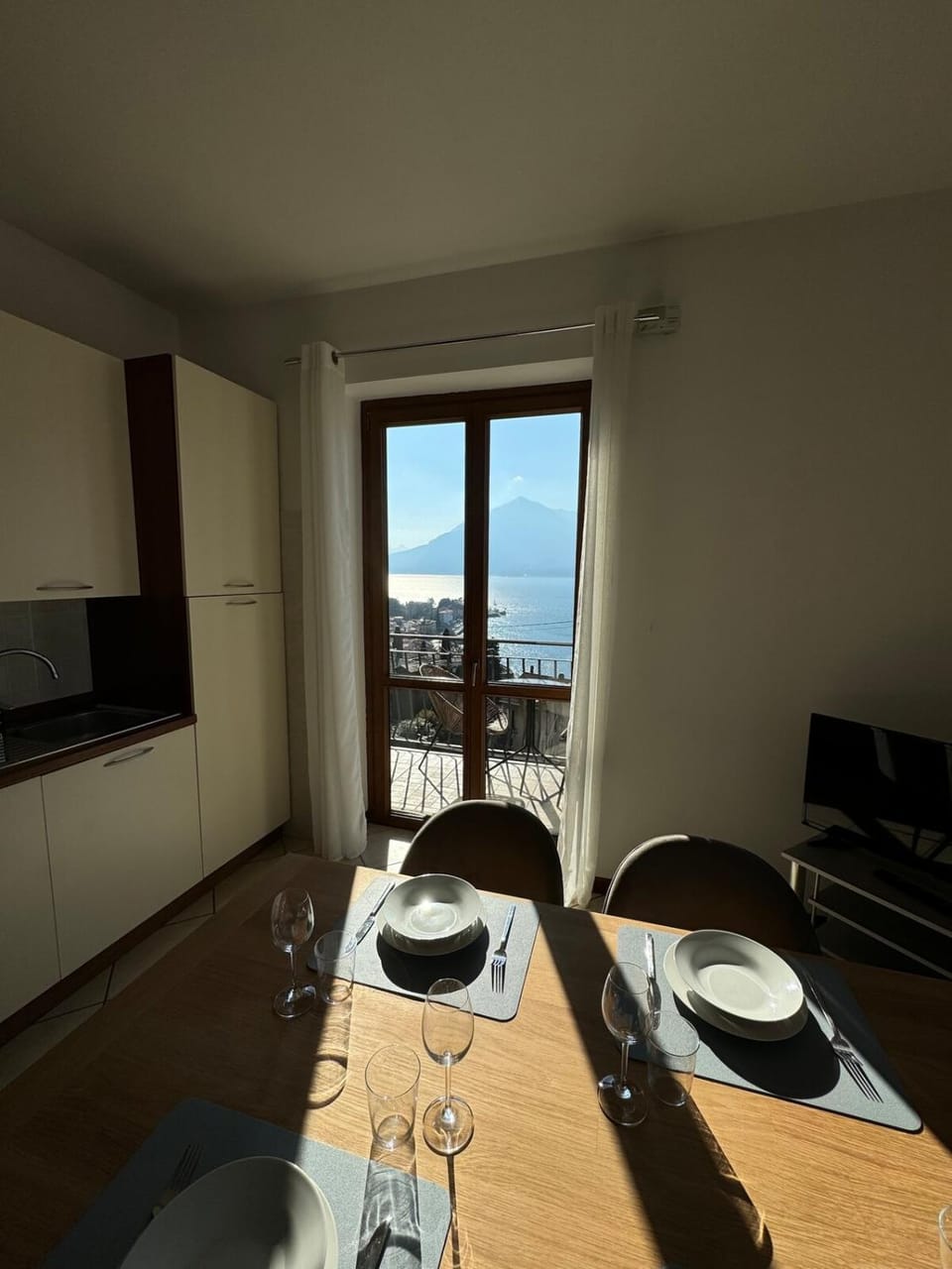 PIETRO HOUSE, lake view Apartment in Bellano