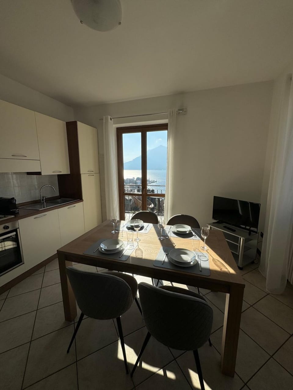 PIETRO HOUSE, lake view Apartment in Bellano