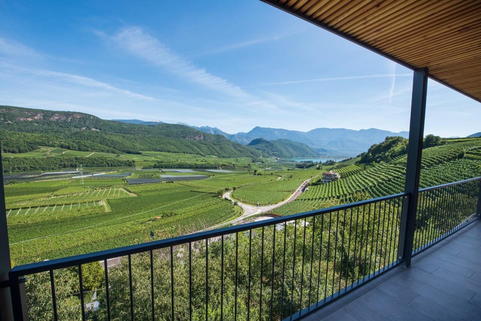 Natural landscape, View (from property/room), Balcony/Terrace