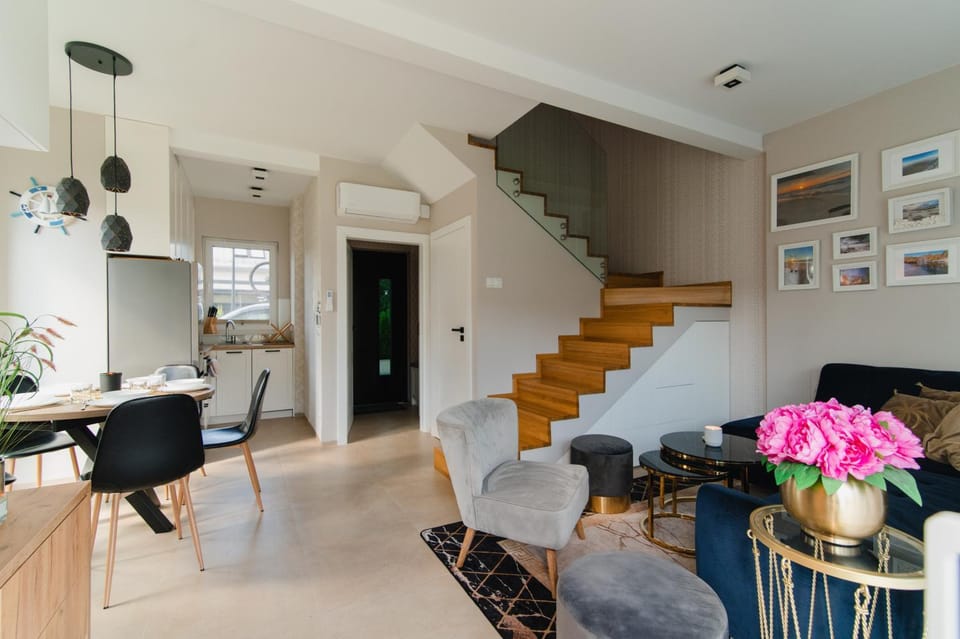 Living room, Seating area, storage, kitchen