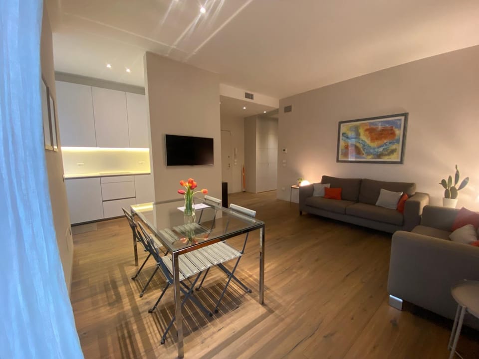 TV and multimedia, Living room, Seating area, Dining area