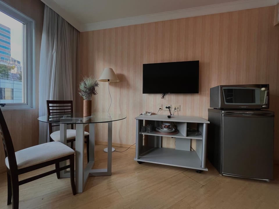 TV and multimedia, Dining area, minibar, oven