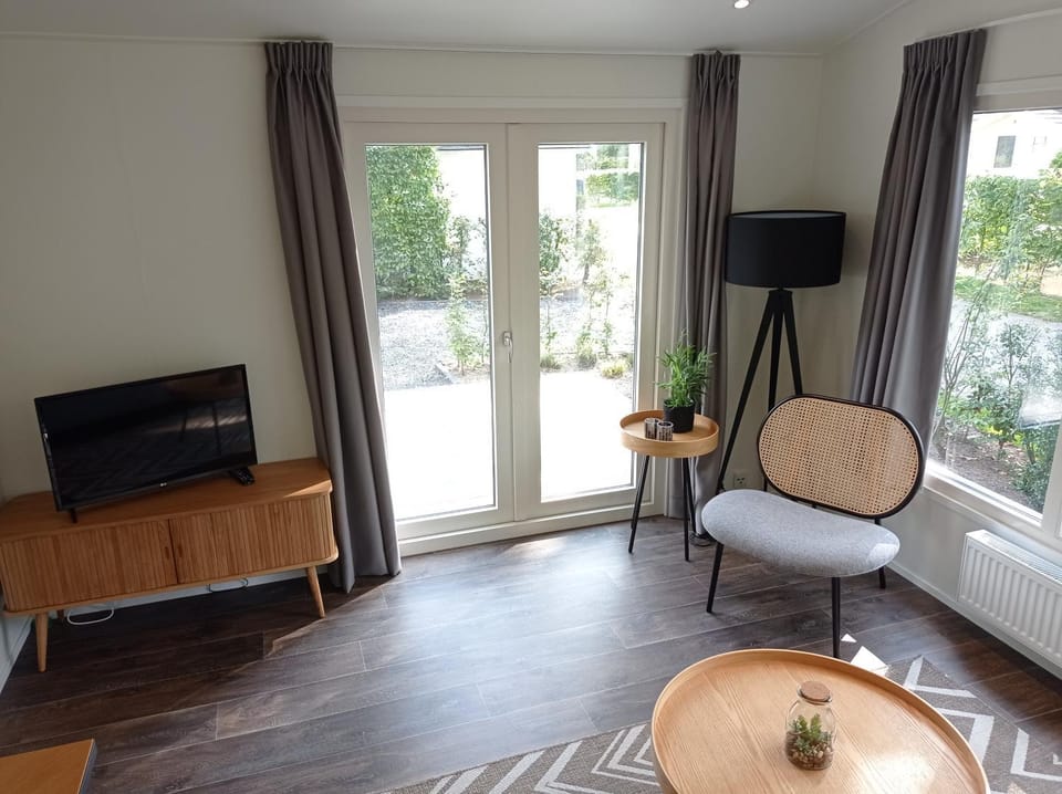 TV and multimedia, Living room, Garden view