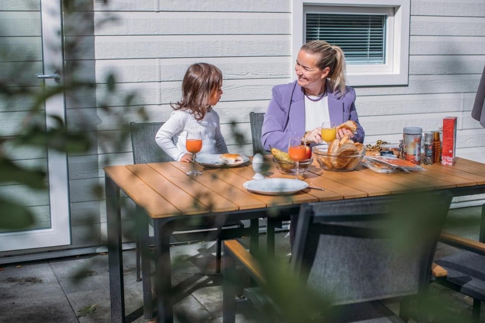 People, Food and drinks, Dining area, Guests, Lunch, children, group of guests, Family