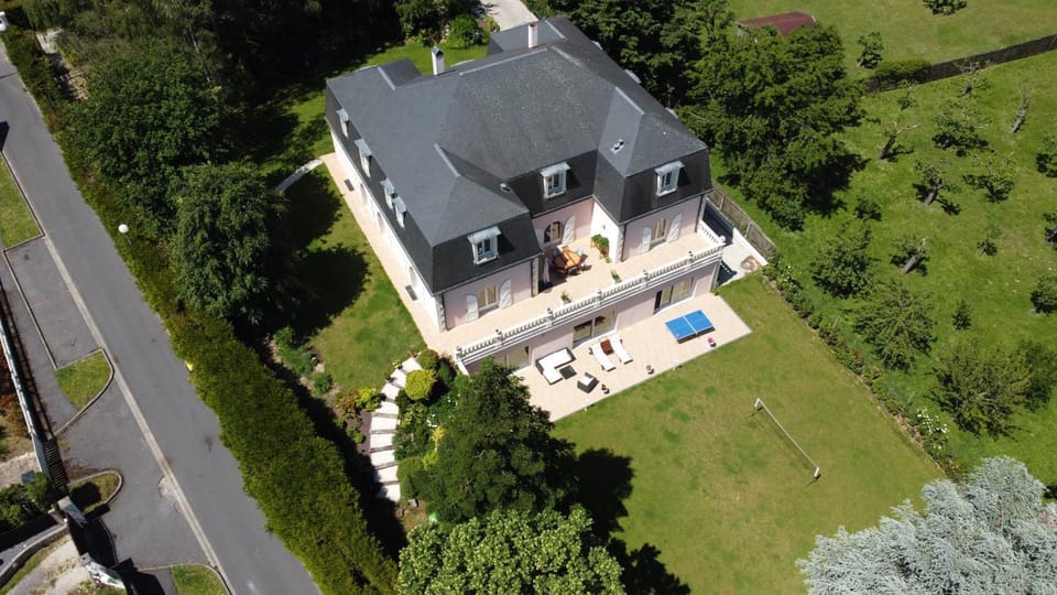 Property building, Bird's eye view, Garden