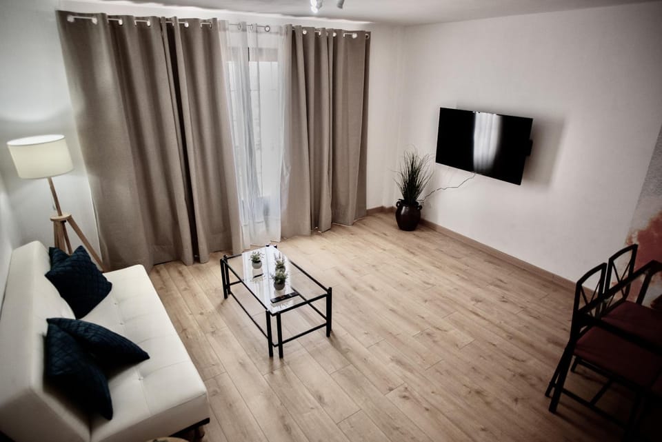 Communal lounge/ TV room, TV and multimedia, Living room, Photo of the whole room, Seating area