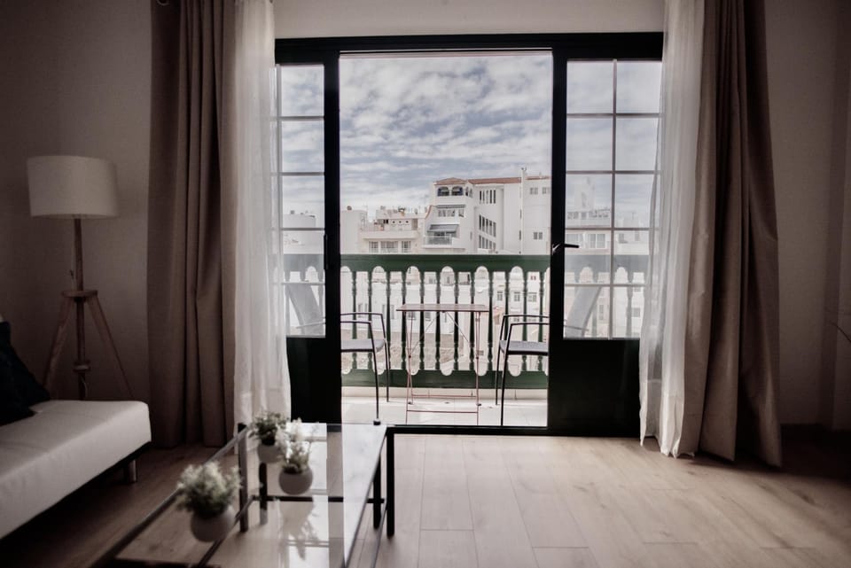 Communal lounge/ TV room, Balcony/Terrace, Living room, Photo of the whole room, Seating area