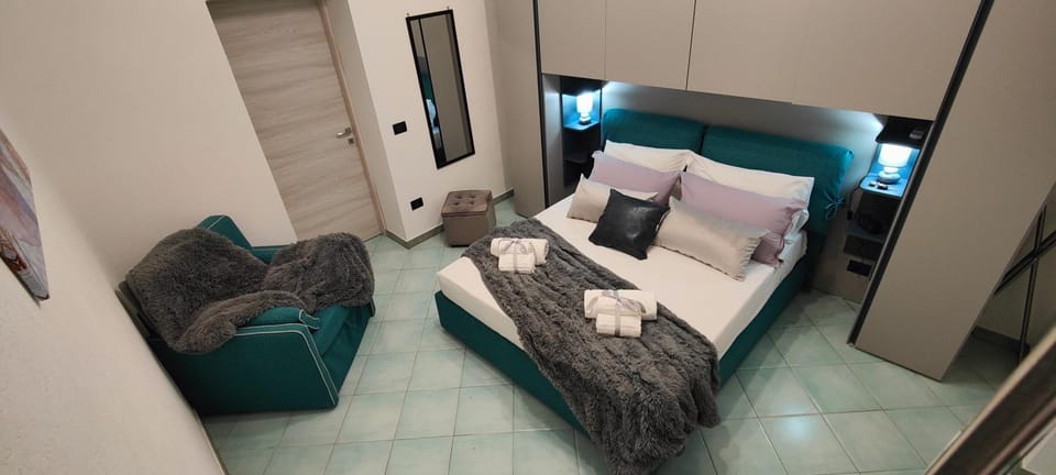 Bed, Bedroom, towels, wardrobe