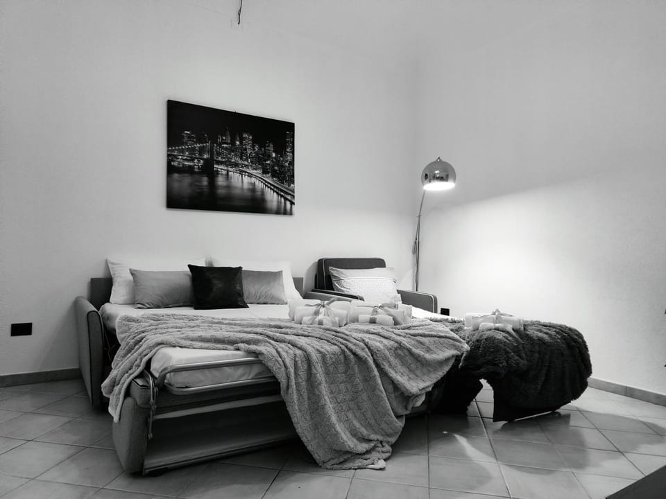 Bed, towels