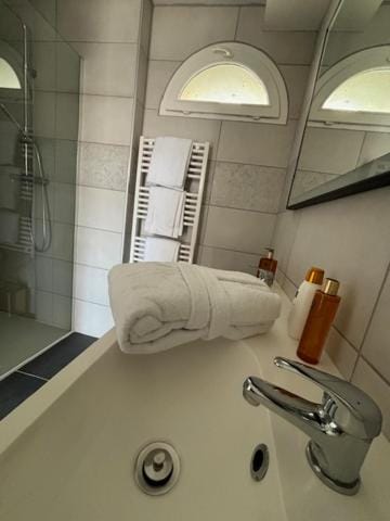 Bathroom, towels