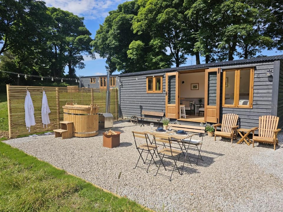 Stoodley View Shepherd Huts House in Calderdale