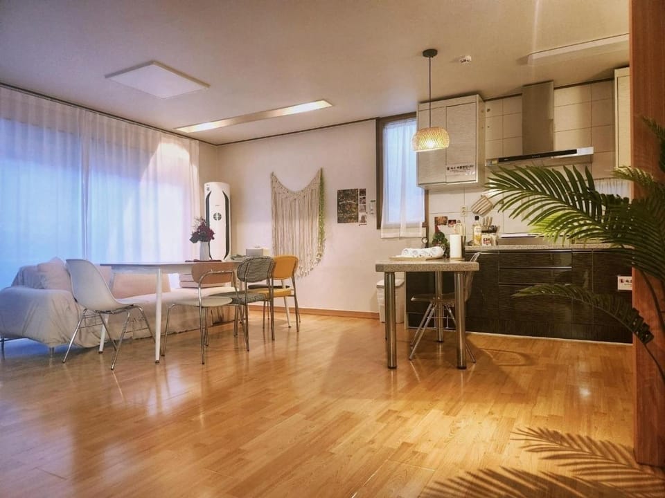 Kitchen or kitchenette, Living room, Dining area