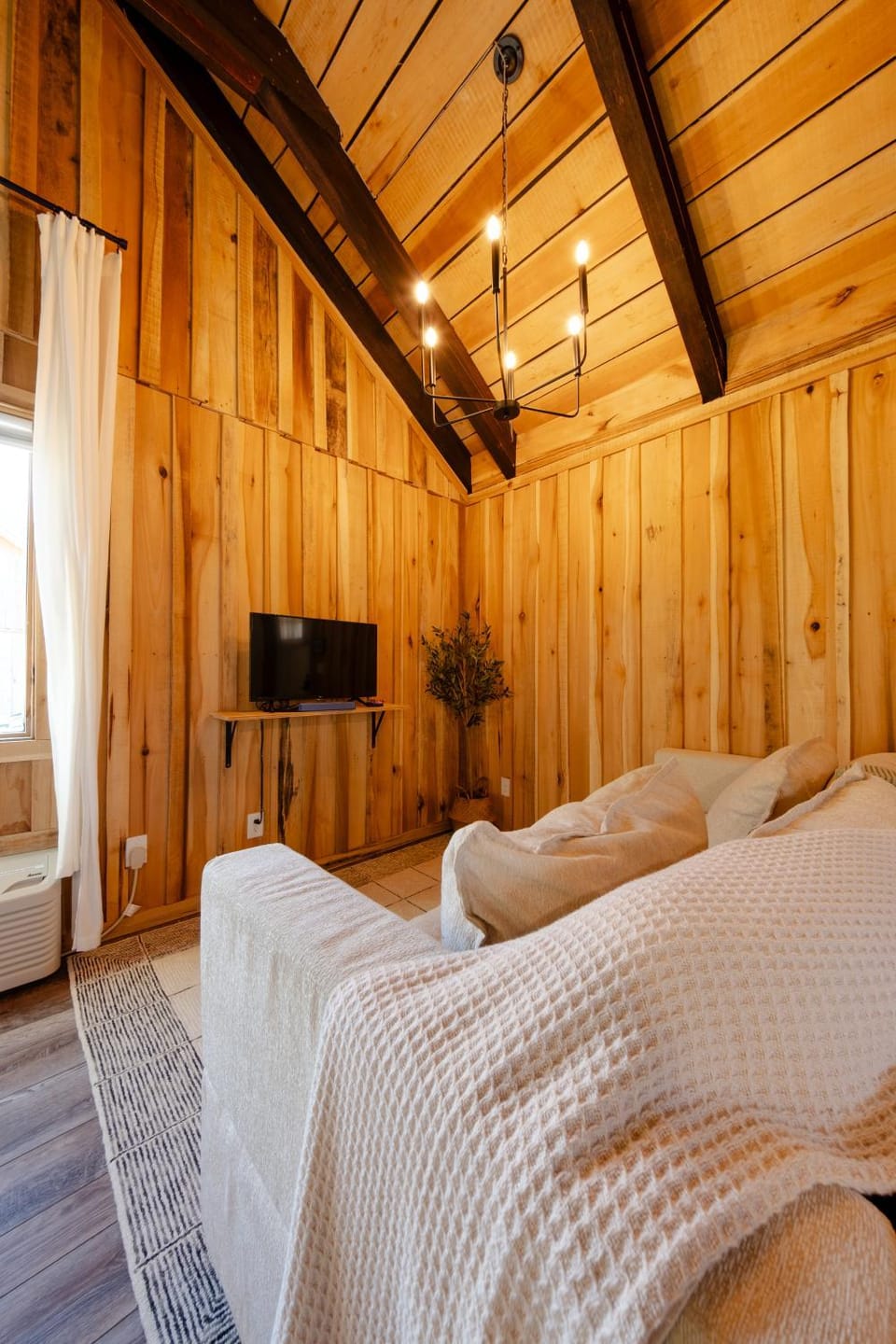 Romantic Creekside Cabin, Fire Pit & Stargazing Cabin 4 Cabin in Center Hill Lake