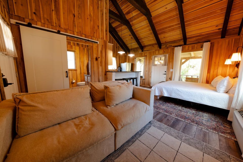 Romantic Creekside Cabin, Fire Pit & Stargazing Cabin 4 Cabin in Center Hill Lake
