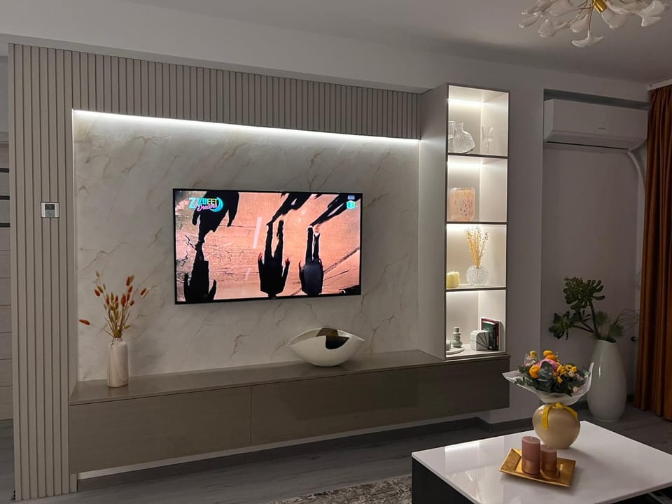 Communal lounge/ TV room, TV and multimedia, Living room