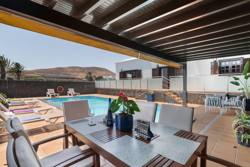 Property building, Balcony/Terrace, Living room, Swimming pool