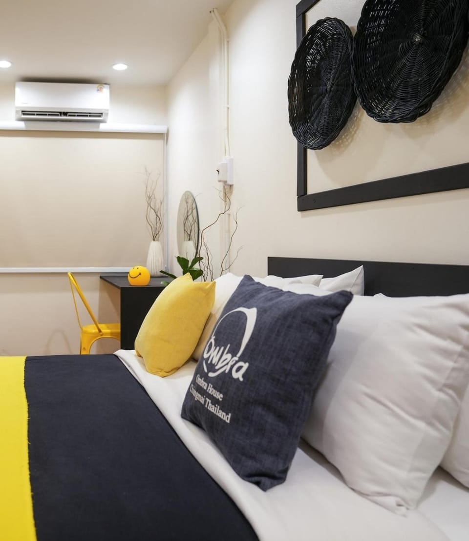 Photo of the whole room, Bedroom, air conditioner