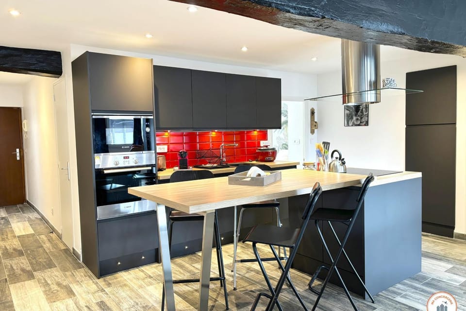 Kitchen or kitchenette, Dining area, dishwasher, oven, stove, toaster