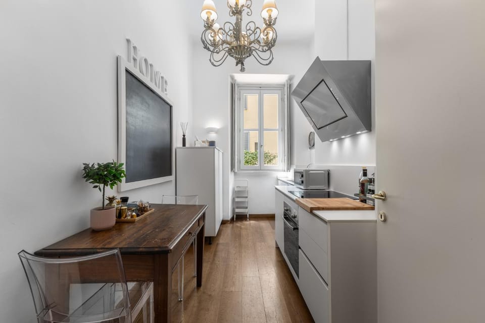 Kitchen or kitchenette, Dining area, dishwasher, minibar, oven, stove