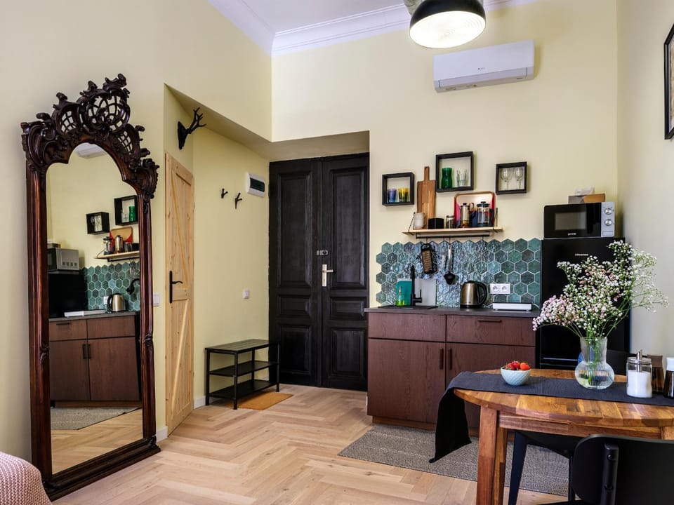 Yellow Studio - Kochanowskiego Apartment in Krakow