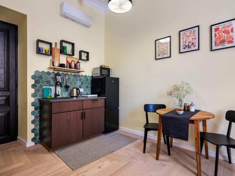 Yellow Studio - Kochanowskiego Apartment in Krakow