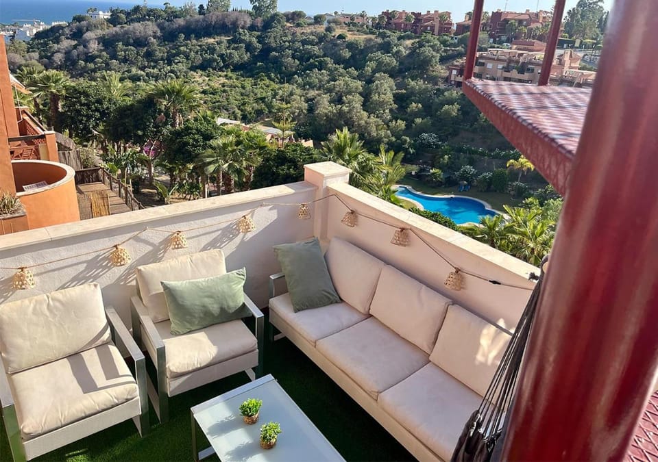 Pool view, Sea view