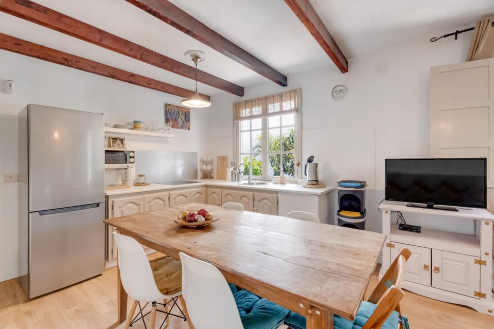 Property building, Kitchen or kitchenette, Living room