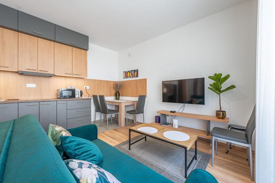 TV and multimedia, Kitchen or kitchenette, Living room, Dining area