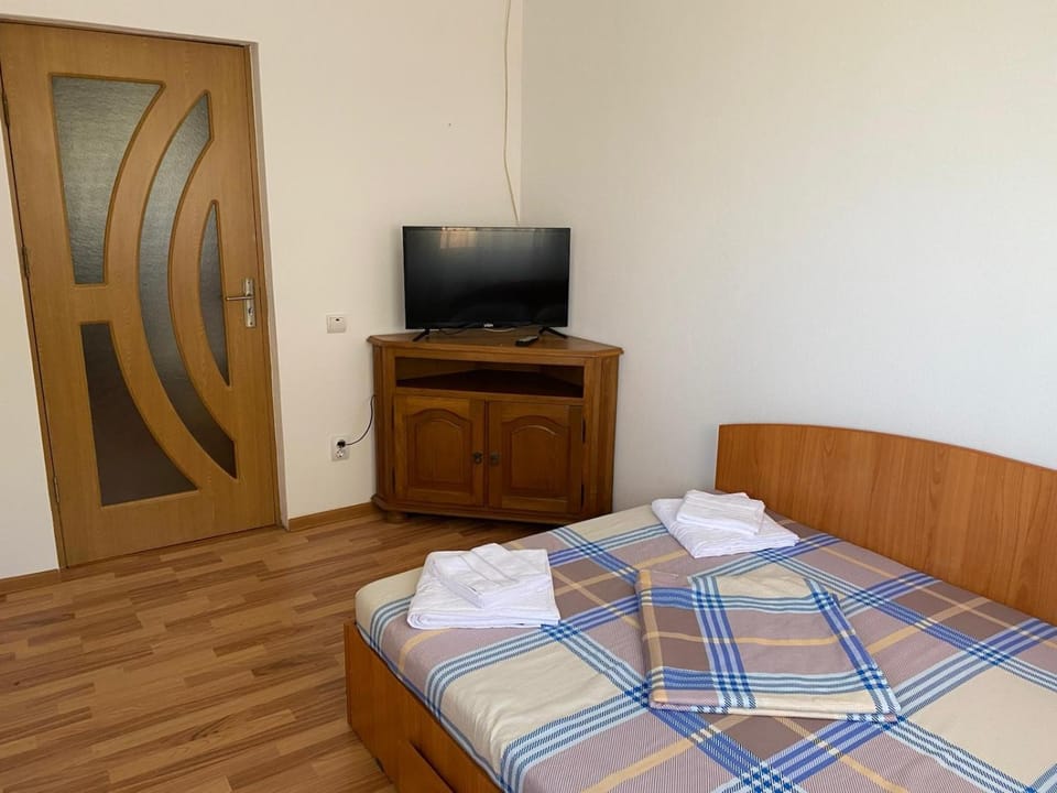 Bed, TV and multimedia