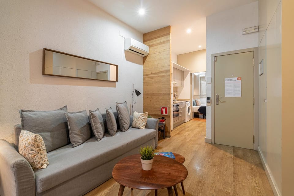 TV and multimedia, Kitchen or kitchenette, Living room, Seating area, oven, wardrobe