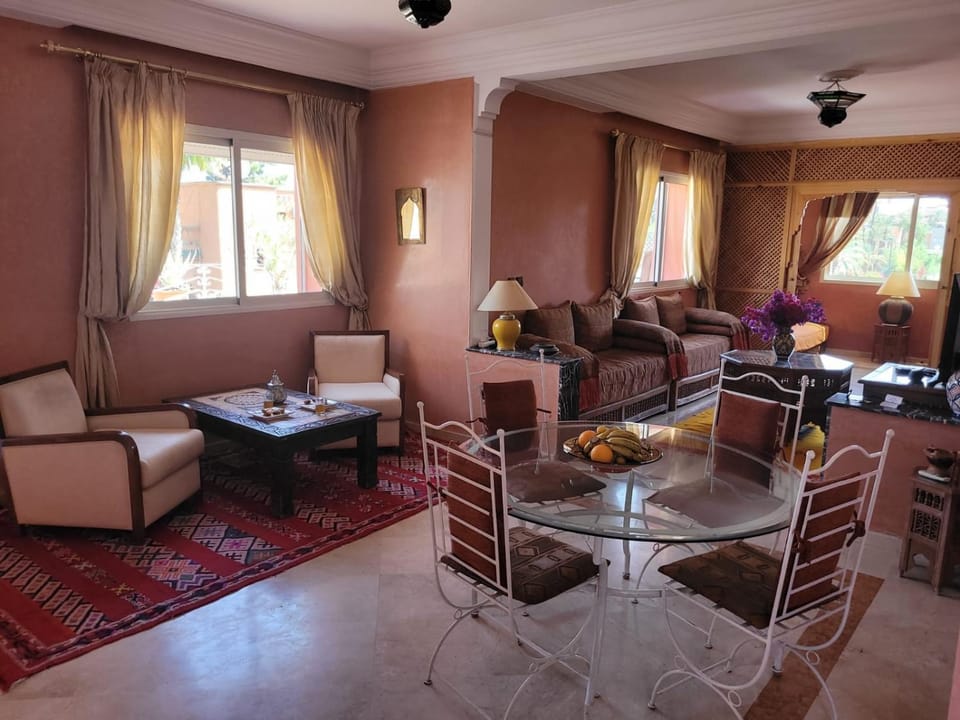 Living room, Seating area, Dining area