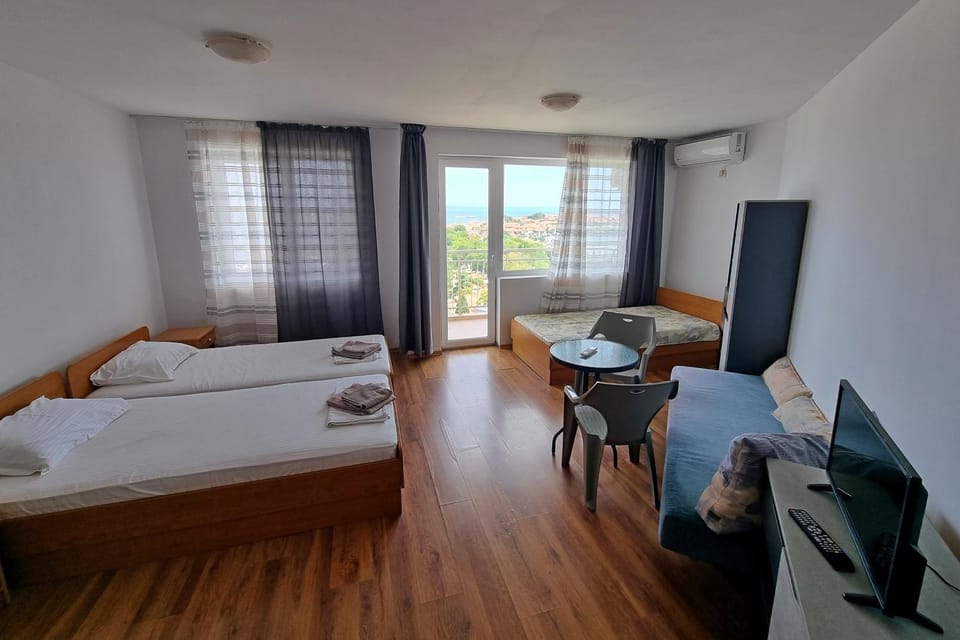 Communal lounge/ TV room, Bed, Photo of the whole room, towels, air conditioner