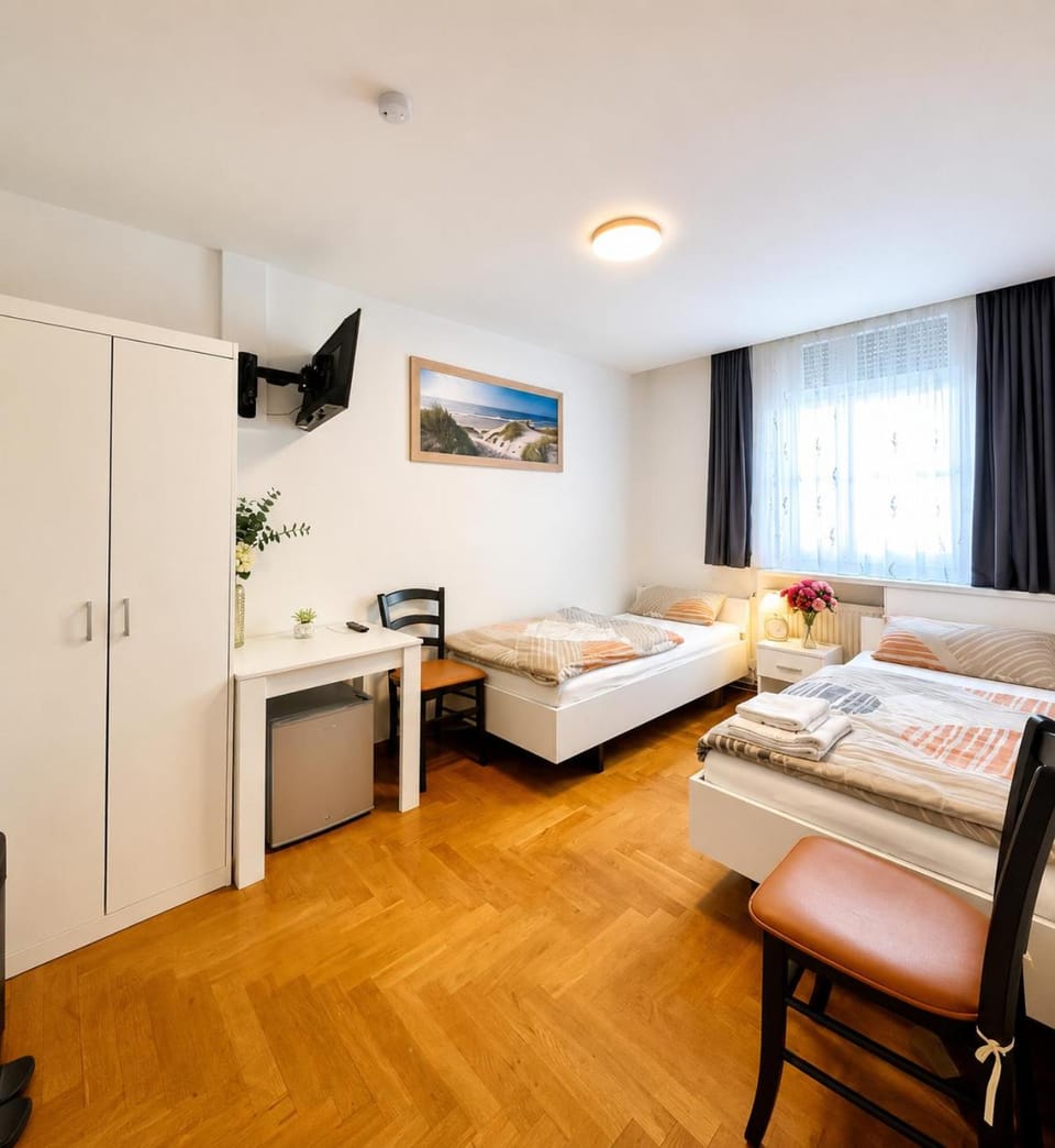 Photo of the whole room, Bedroom