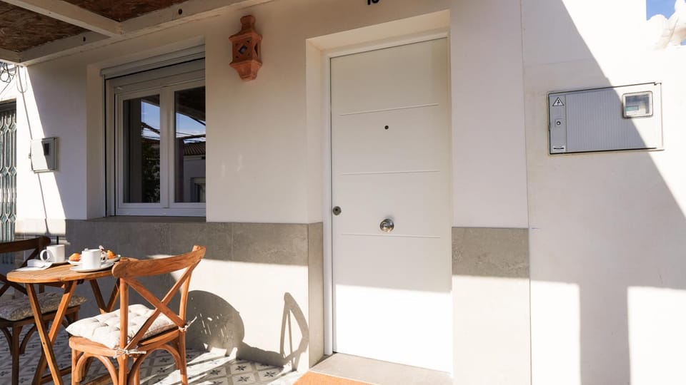Patio, Facade/entrance, Day, View (from property/room), Balcony/Terrace, Dining area