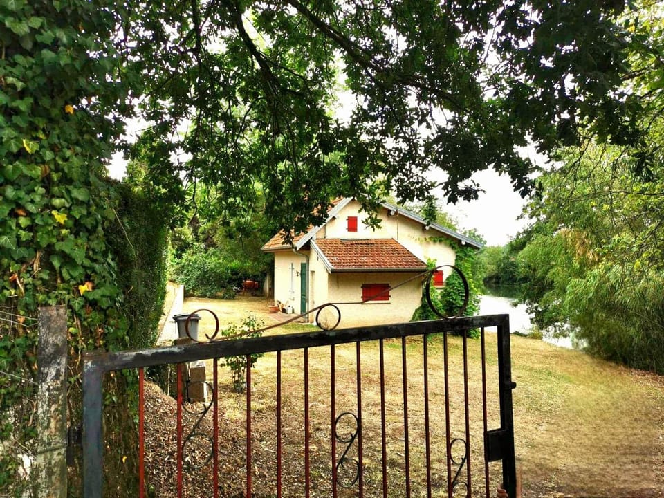 Property building, Day, Natural landscape, Garden