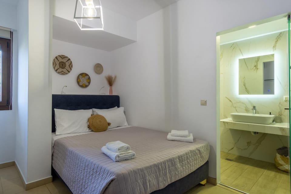 Bed, Bathroom, Photo of the whole room, Bedroom, towels