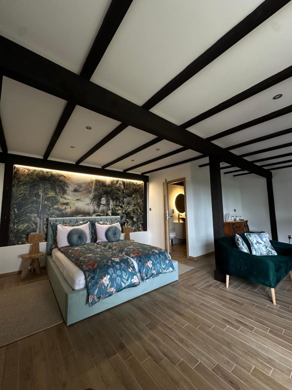 Bed, Living room, Bedroom