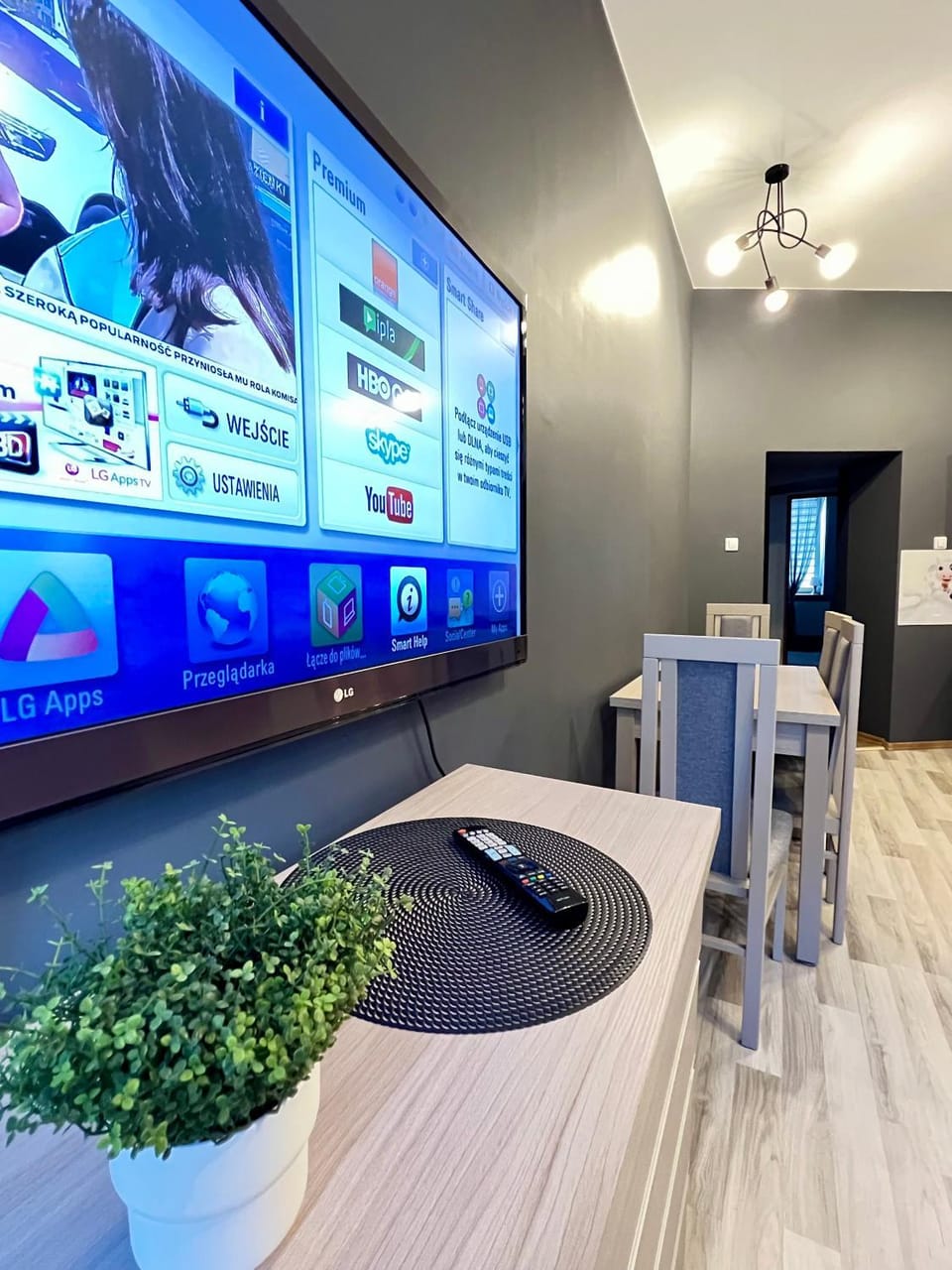 Communal lounge/ TV room, TV and multimedia, Evening entertainment