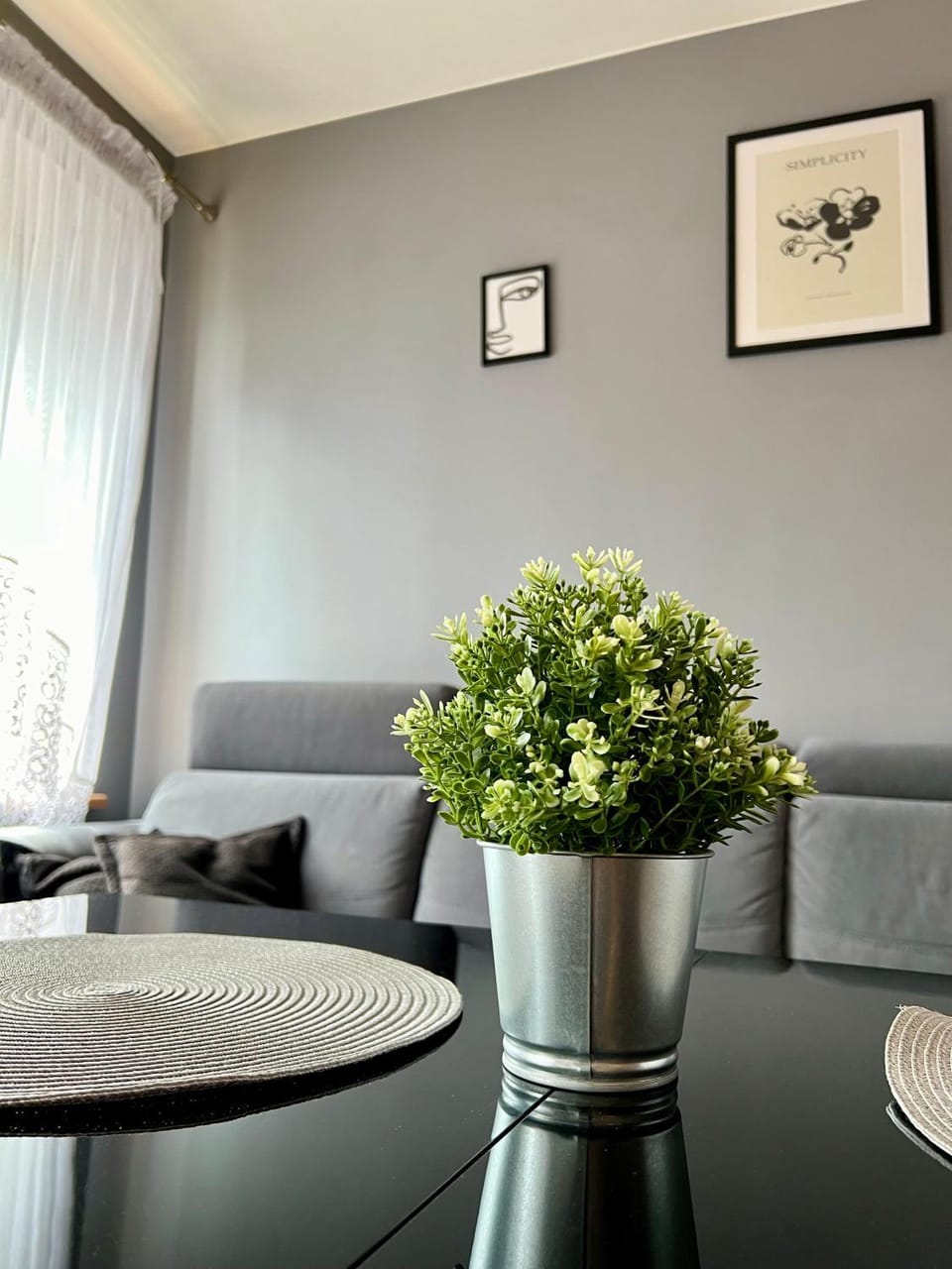Living room, Photo of the whole room